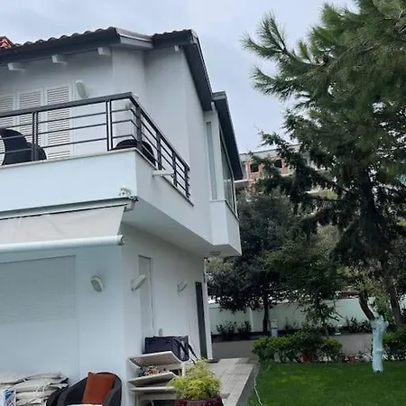 Swimming Pool Villa *